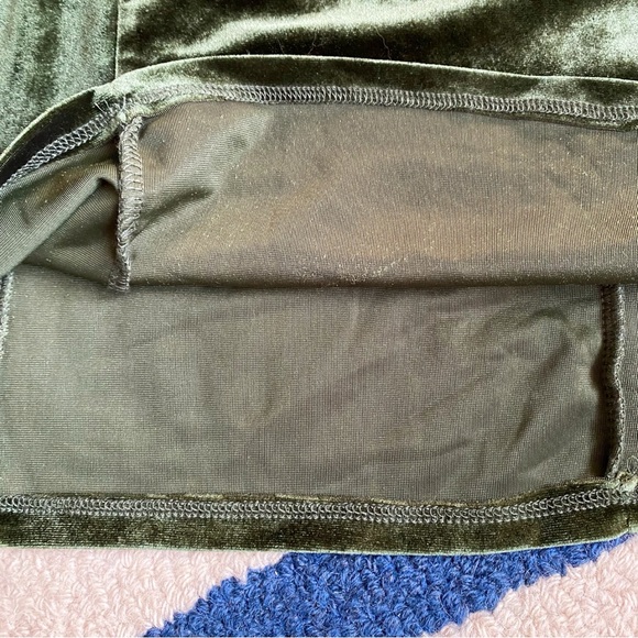 🎄 FOREVER 21 CHRISTMAS GREEN VELVET MINI DRESS! - Picture 9 of 12